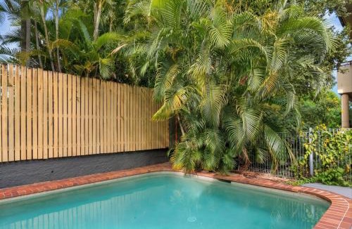 Auchenflower Apartment | Spacious 2BR Stay, Parking Pool & Balcony