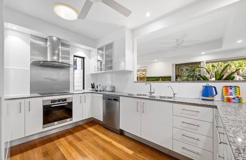 Alexandra Headland Apartment | Spacious 3-Bed Home with Patio Near Beach