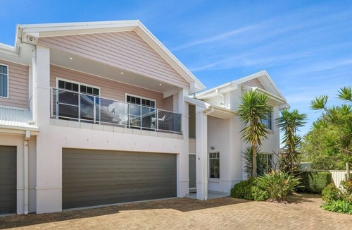 The Entrance North House | Spacious 3-Bed Home Moments from Beach