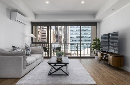 Melbourne Central Business District Apartment | Spacious 3-Bed Apartment in Melbourne CBD