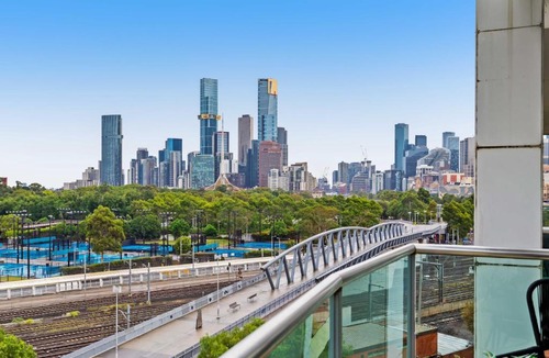 East Melbourne Apartment | Spacious 3-Bed Apartment by the MCG