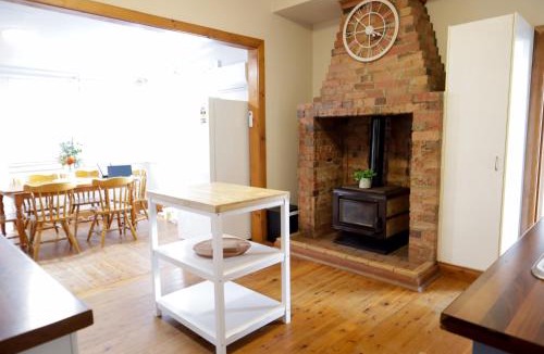 Tenterfield House | Spacious 3-Bed Home in Central Tenterfield