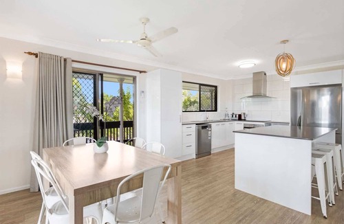 Scarness Apartment | Spacious 3-Bed Home with Balcony in Hervey Bay