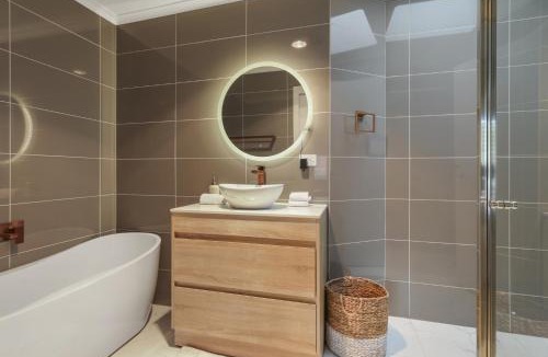 Preston House | Spacious 3-Bed Home with Garden in Preston
