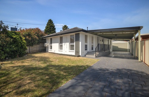 Keysborough House | Spacious 3-Bed House with Outdoor Dining & BBQ