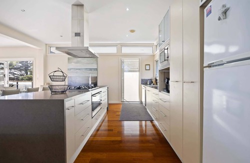Dromana House | Spacious 3-Bed Townhouse Near Dromana Beach