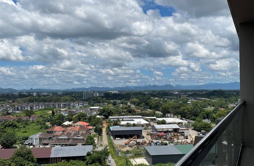 Kuching Apartment | Spacious 3-bedroom apartment with AC, fitness room in charming Kuching
