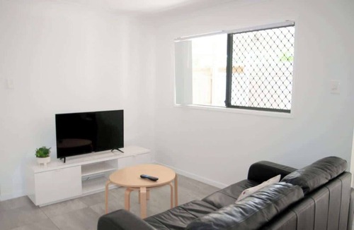 Loganlea House | Spacious 3 bedroom unit in Loganlea