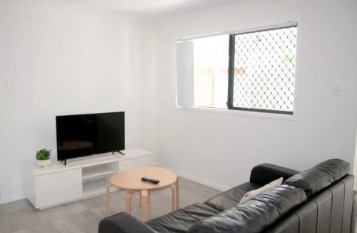 Loganlea House | Spacious 3 bedroom unit in Loganlea