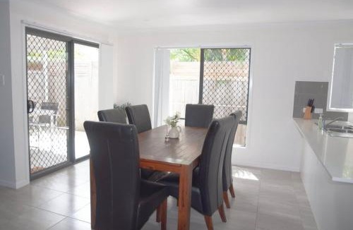 Loganlea House | Spacious 3 bedroom unit in Loganlea