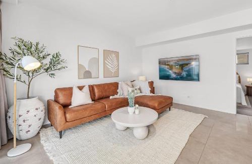 Alexandra Headland Apartment | Spacious 3Beds Beachside Aptm close to Mooloolaba