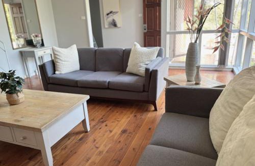 East Gosford House | Spacious 3BR Home - Quiet Street - Long Stay Welcome