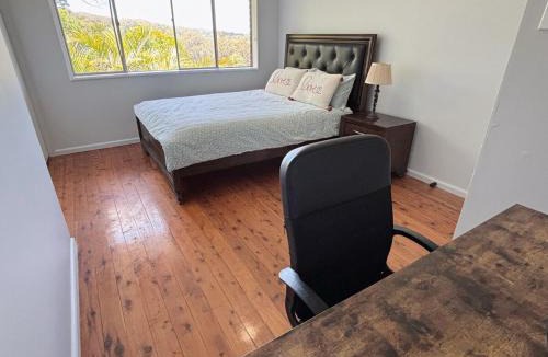 East Gosford House | Spacious 3BR Home - Quiet Street - Long Stay Welcome