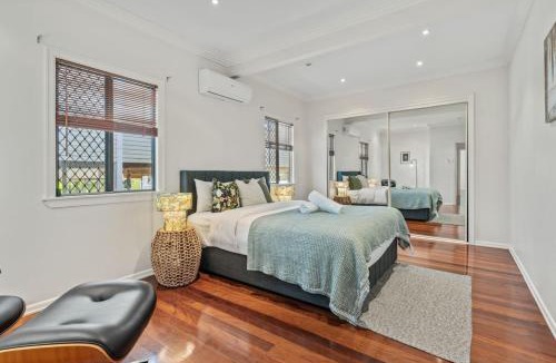 Wellers Hill House | Spacious 4 Bed 2 LivingRoom Near Hospital and CBD