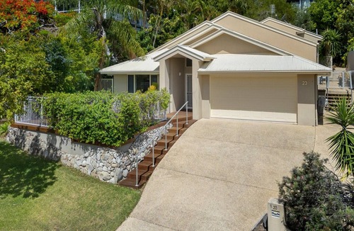 Coolum Beach Apartment | Spacious 4-Bed Family Retreat with Pool