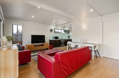Capel Sound Apartment | Spacious 4-Bed Home 5-min from the Beach