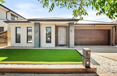 Plumpton Apartment | Spacious 4-Bed Home with Private Outdoor Area