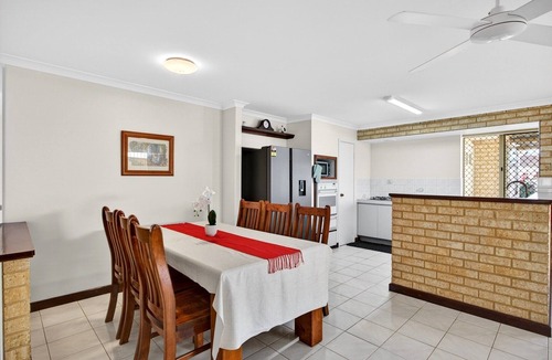 Dudley Park Apartment | Spacious 4-Bed House with Private Garage