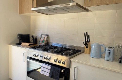 Werribee House | Spacious 4-bed House in Werribee