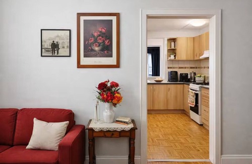 Footscray Apartment | Spacious 4-Bed Retreat in Vibrant Footscray