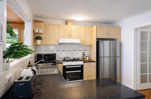 Footscray Apartment | Spacious 4-Bed Retreat in Vibrant Footscray