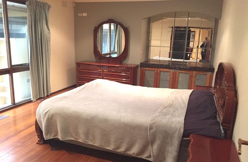 Mill Park House | Spacious 4 Bedoom Family Home close to Uni and Uni Hill