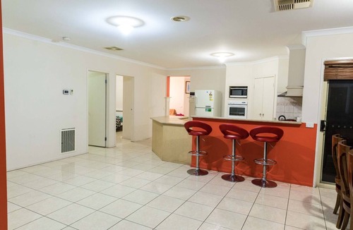 Craigieburn House | Spacious 4-Bedroom Home in Craigieburn – Close to Everything!
