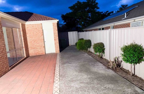 Craigieburn House | Spacious 4-Bedroom Home in Craigieburn – Close to Everything!