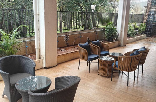 Atvan House | Spacious 4-bedroom bungalow in lovely Lonavla with AC