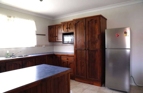 Algester House | spacious 4 bedroom house in Algester