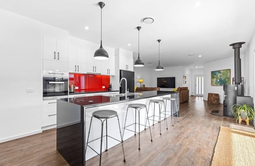 Mansfield House | Spacious 4-Bedroom Retreat