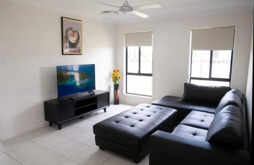 Logan Reserve House | Spacious 4 bedrooms house in Logan Reserve