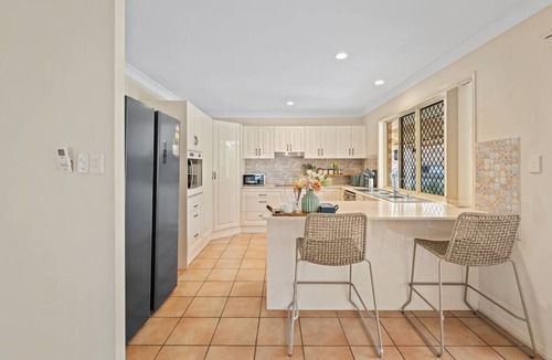 Capalaba Apartment | Spacious 4BR Family Home in Capalaba | Local Charm