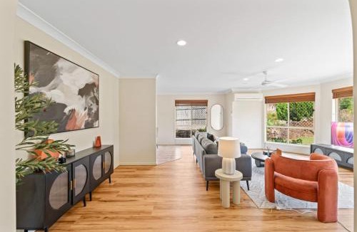 Capalaba House | Spacious 4BR Family Home in Capalaba Local Charm
