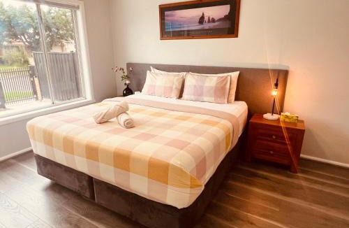 St. Albans House | Spacious 4BR Home - Next to St Albans Station