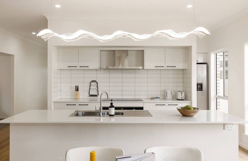 Greenbank House | Spacious 4BR Modern Home by Parks & Forest