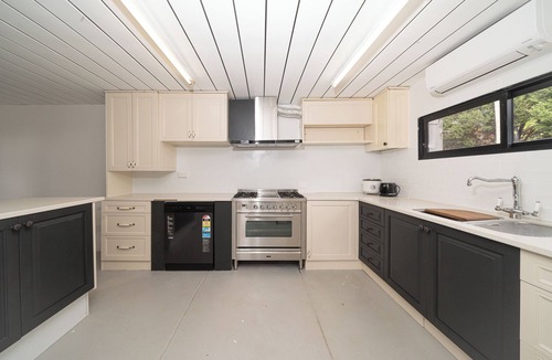 Galston House | Spacious 5-Acre Retreat for Groups in Galston