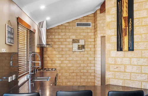 Ocean Reef House | Spacious 5-bedroom house with pool and park access in serene Ocean Reef with AC