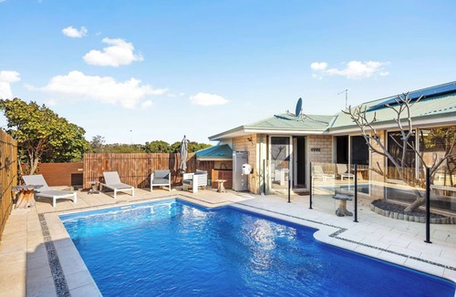 Ocean Reef House | Spacious 5-bedroom house with pool and park access in serene Ocean Reef with AC