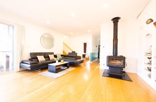 Katoomba House | Spacious 5BR House Fireplace Garden Retreat