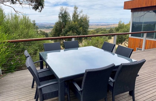 Gisborne House | Spacious 6-BR Retreat with Breathtaking Views in Macedon Ranges