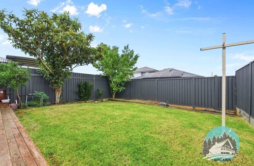 Jordan Springs House | Spacious 6BR House w Parking