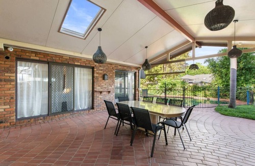 Robertson House | Spacious Affordable 7B3B 2Living/Pool/Yard/Mall