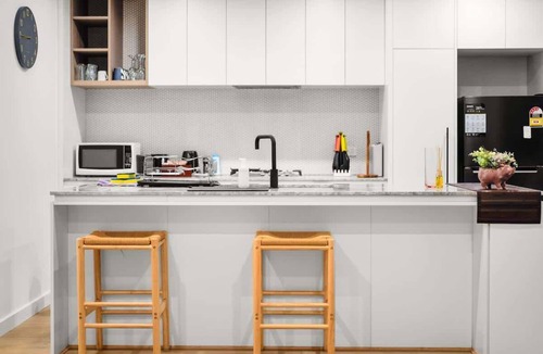Burwood Apartment | Spacious and Modern 2BR in Prime Location Burwood