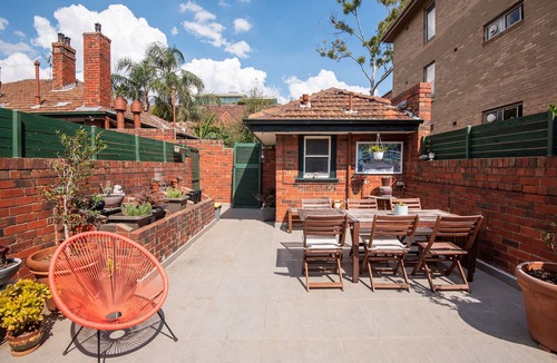 St Kilda West Apartment | Spacious apartment, garden terrace, minutes to beach, pet friendly