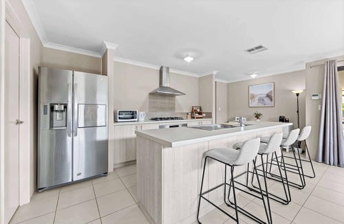 Dawesville House | Spacious Beach House – Family Friendly
