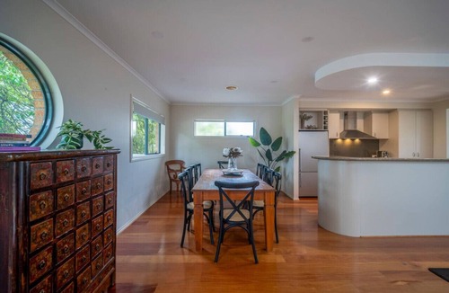 Rosebud House | Spacious beachside family home