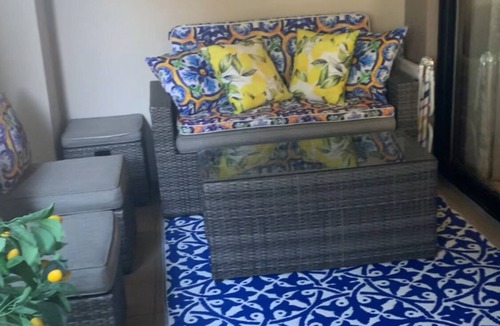 Nundah Apartment | Spacious beachy apartment with leafy outlook.Close to airport, bus, train, shops