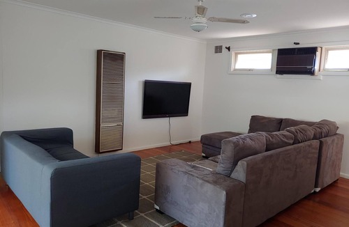 Wantirna South House | Spacious & Bright 4 Bedroom Family House & Garden