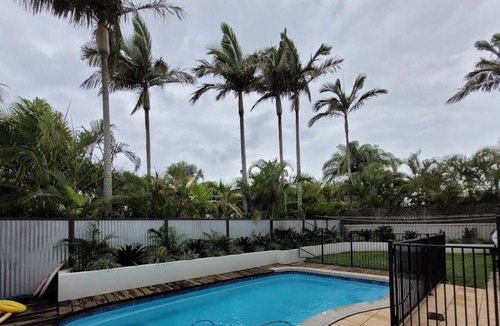 Mooloolaba Villa | Spacious Canal Home (& studio apt) - 2min to beach